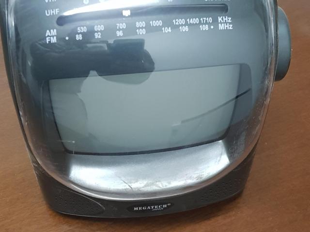 Televisor antiguo a pilas