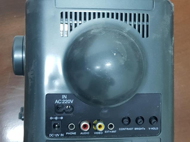 Television antiguo a pilas