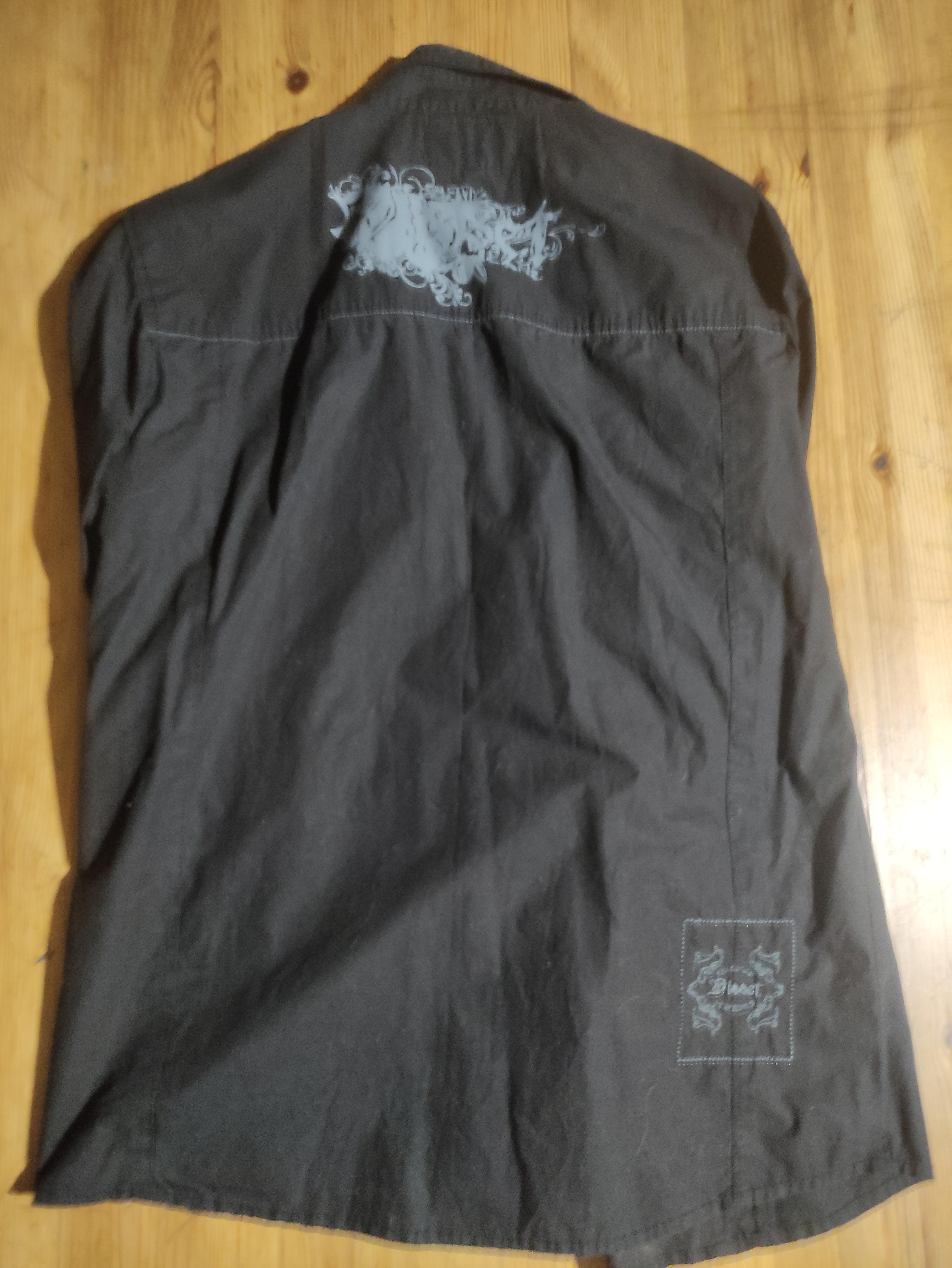 Camisa negra
